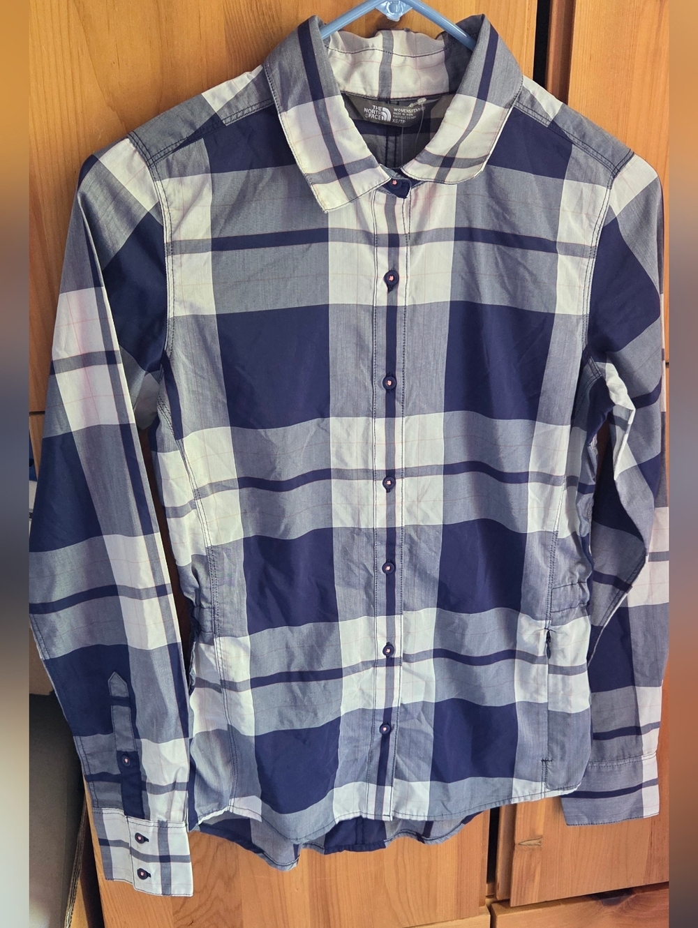 The North Face NWT Women's Blue & White Plaid Long Sleeve Shirt Size XS